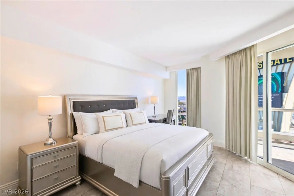 2857 Paradise, Las Vegas, NV 89109