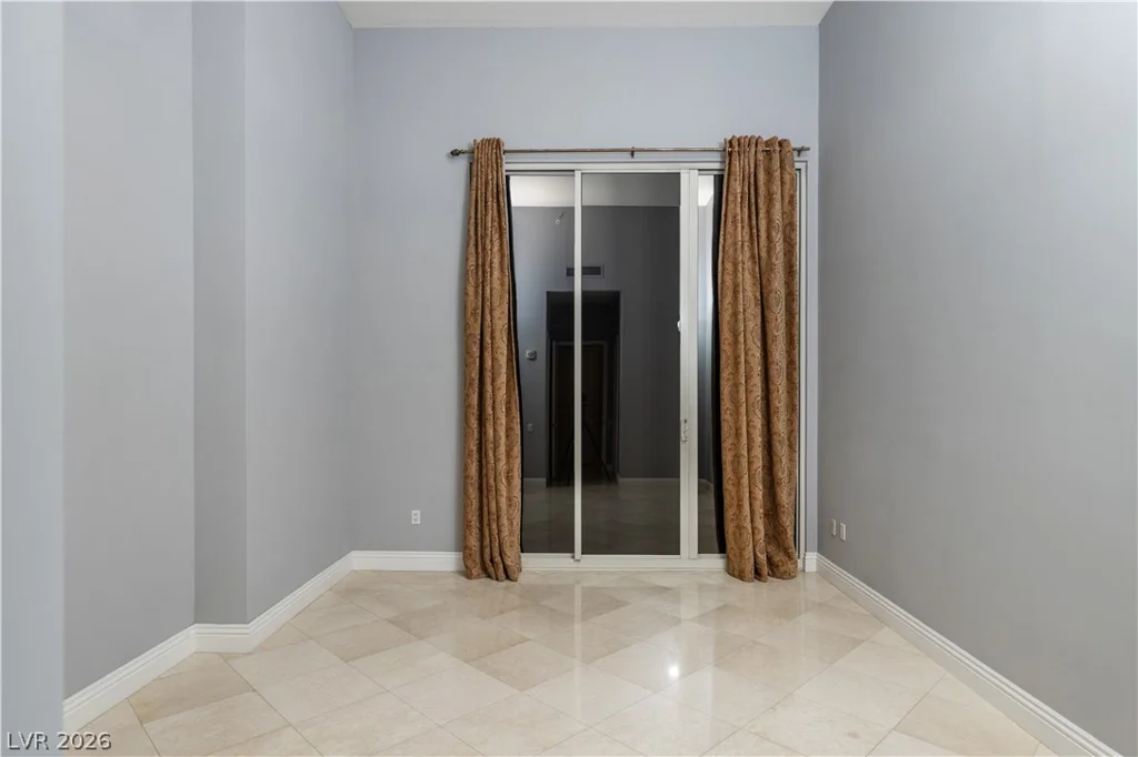 2747 Paradise, Las Vegas, NV 89109