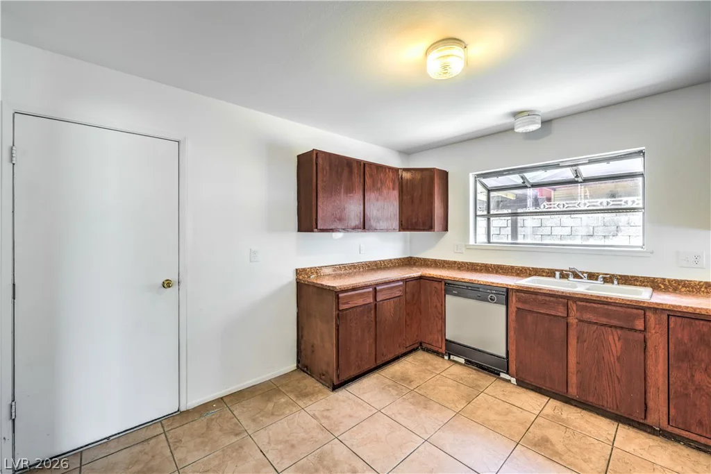 4462 Newton, Las Vegas, NV 89121