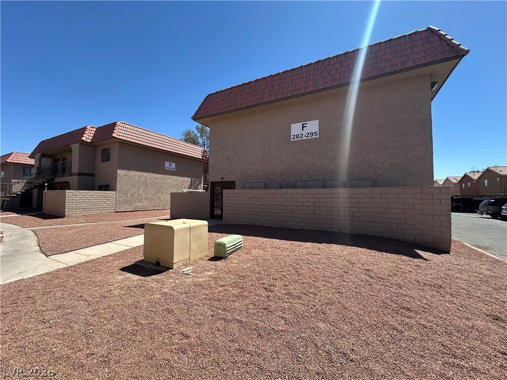 4300 Lamont, Las Vegas, NV 89115