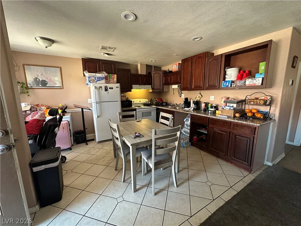 4300 Lamont, Las Vegas, NV 89115