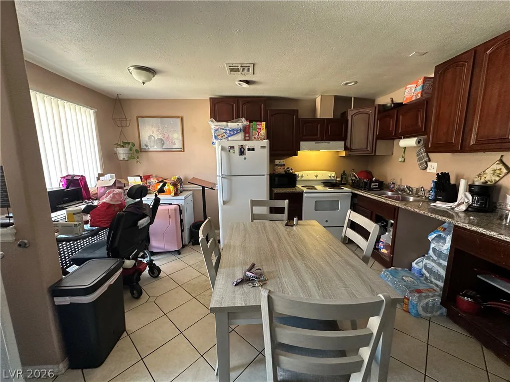 4300 Lamont, Las Vegas, NV 89115