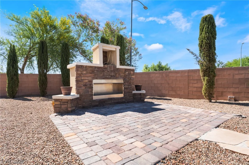5601 Mackenzie Park, Las Vegas, NV 89130