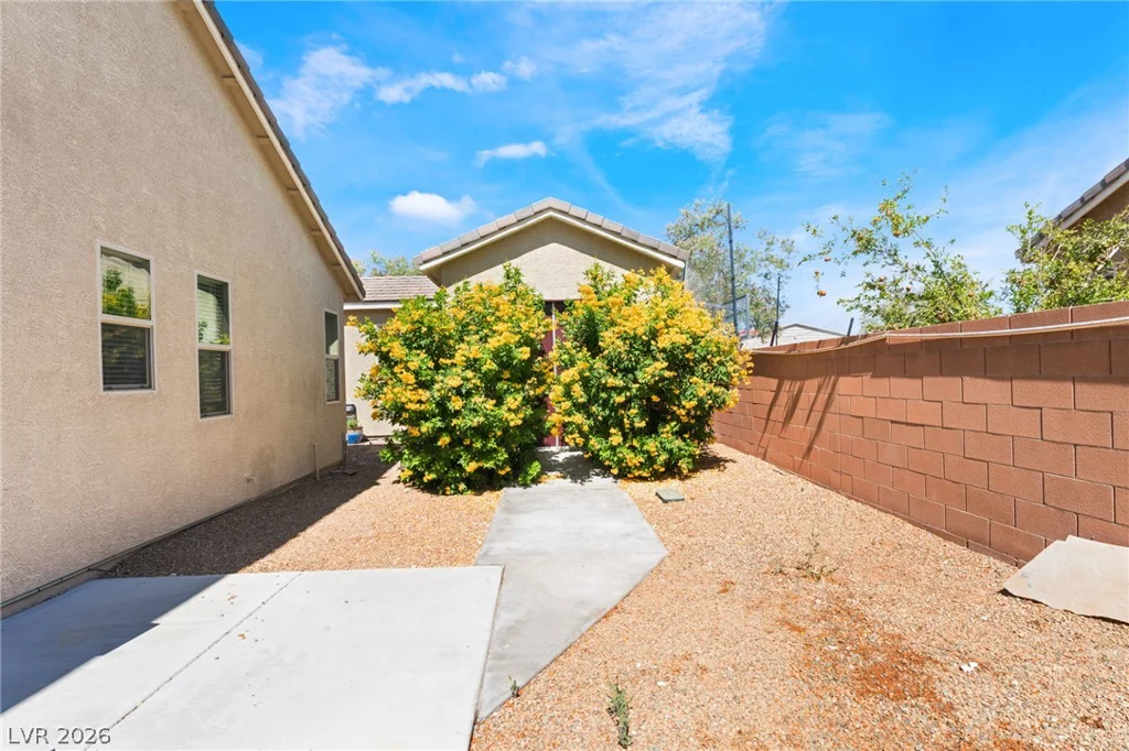 5601 Mackenzie Park, Las Vegas, NV 89130