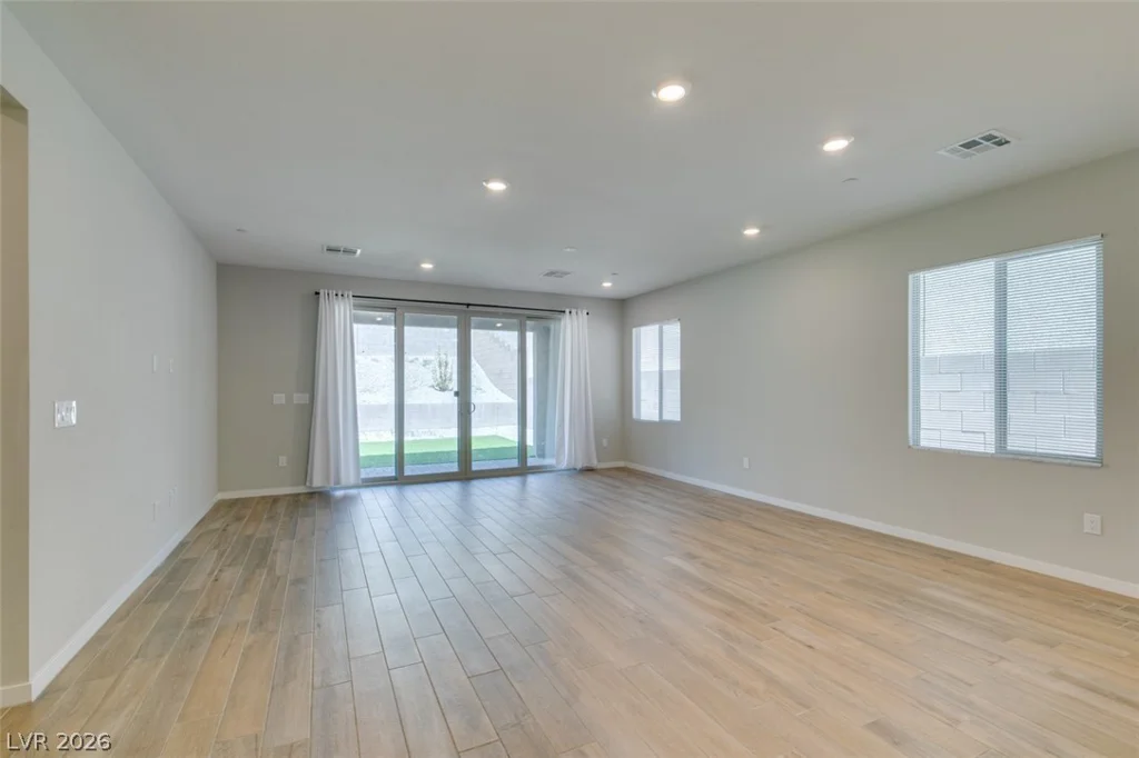 109 Medianoche, Las Vegas, NV 89138