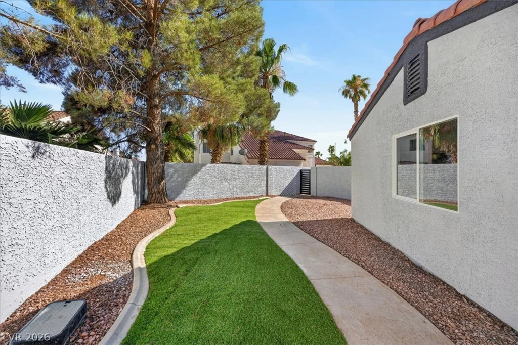 3204 Crescent Run, Las Vegas, NV 89117