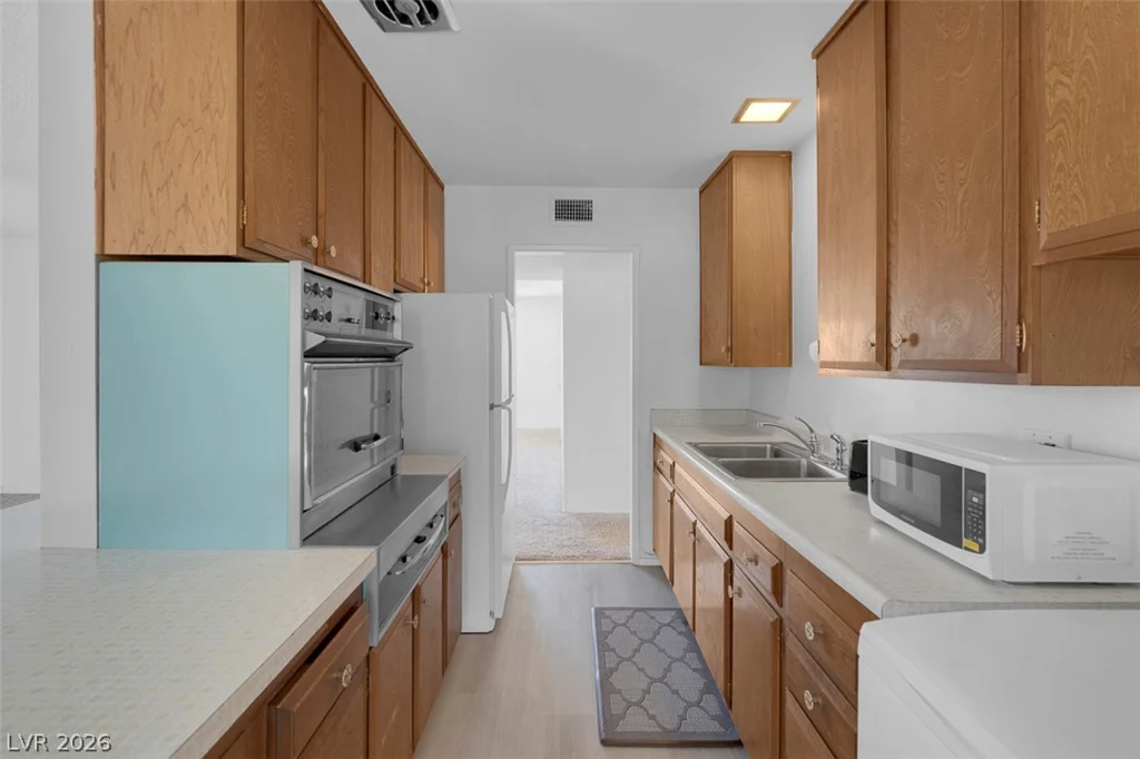 3560 Regents, Las Vegas, NV 89121