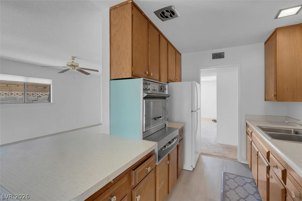3560 Regents, Las Vegas, NV 89121