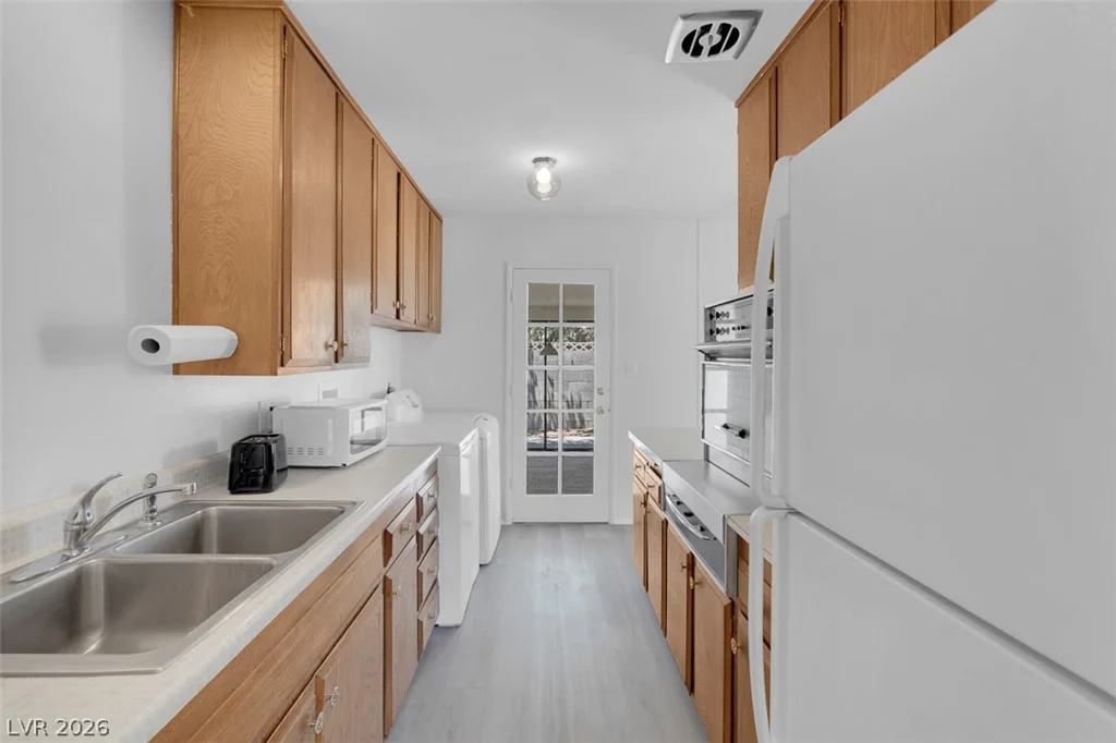 3560 Regents, Las Vegas, NV 89121