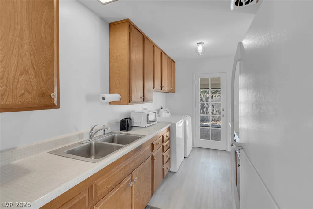 3560 Regents, Las Vegas, NV 89121