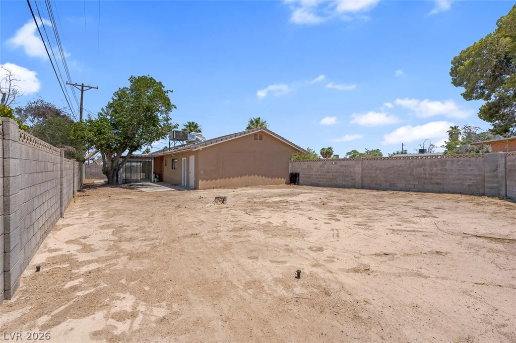 3560 Regents, Las Vegas, NV 89121
