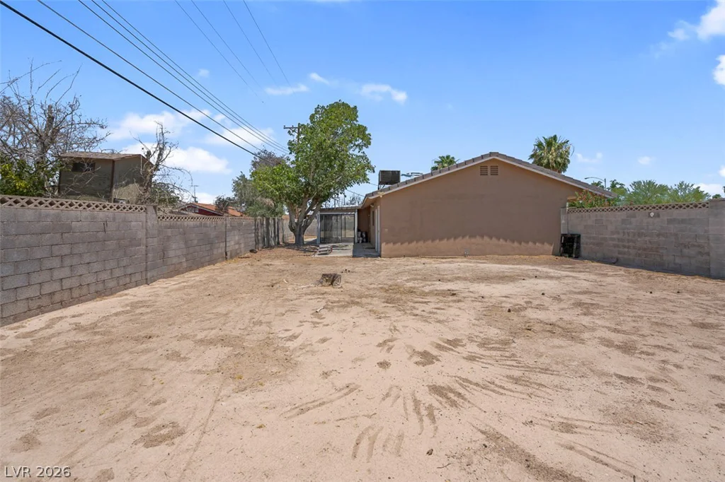 3560 Regents, Las Vegas, NV 89121