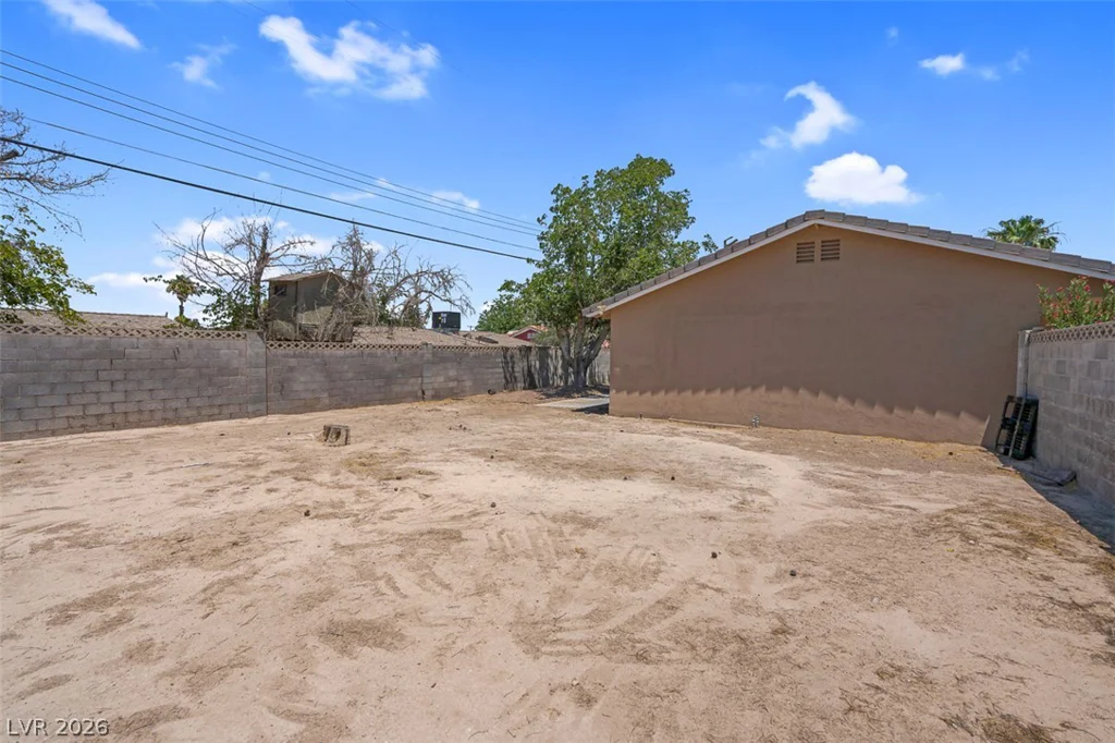 3560 Regents, Las Vegas, NV 89121