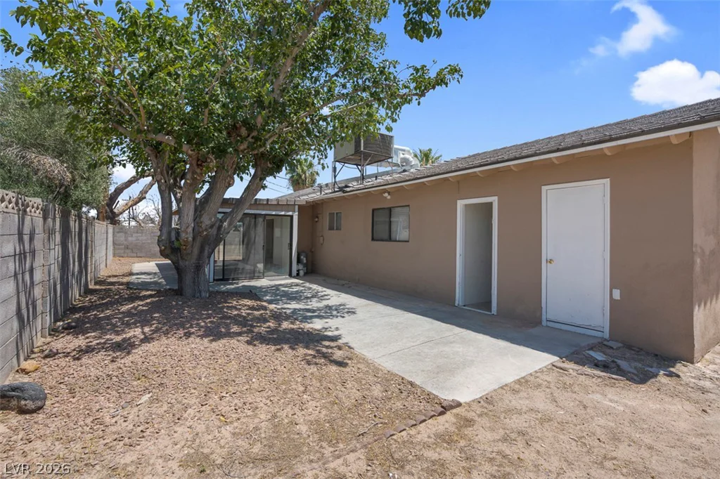 3560 Regents, Las Vegas, NV 89121