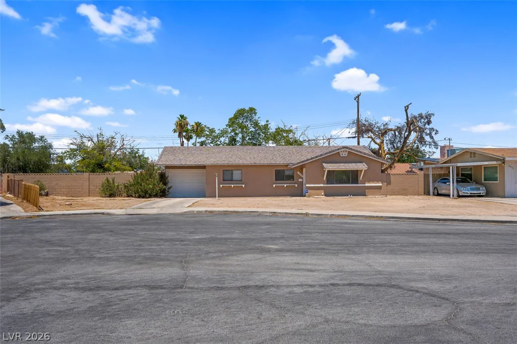 3560 Regents, Las Vegas, NV 89121