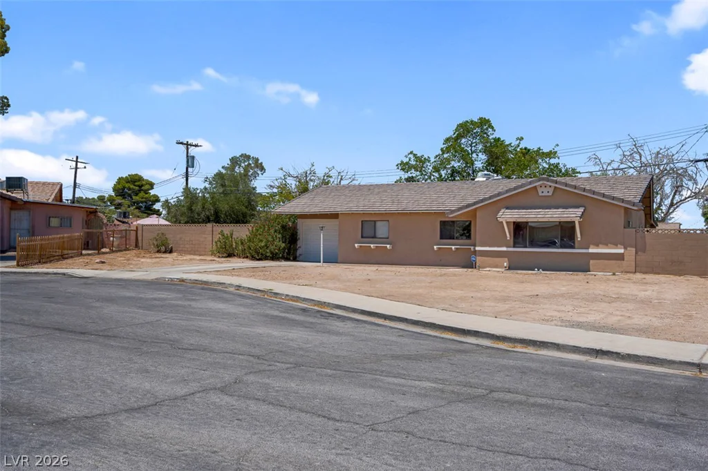 3560 Regents, Las Vegas, NV 89121