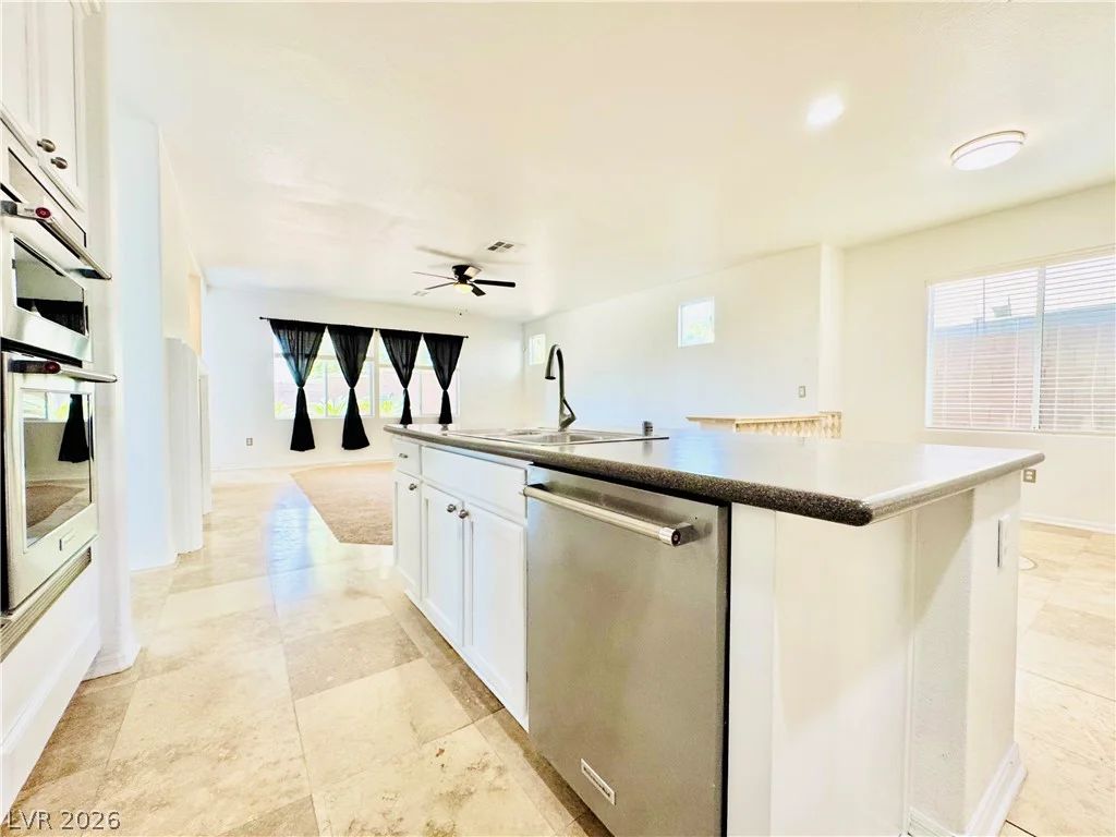 10227 Sunset Gardens, Las Vegas, NV 89135