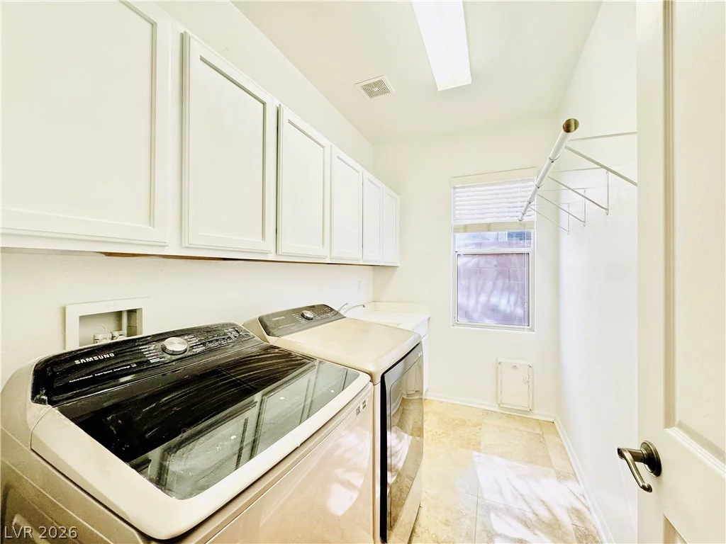 10227 Sunset Gardens, Las Vegas, NV 89135