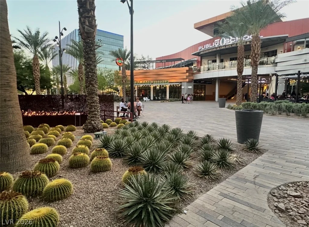 10227 Sunset Gardens, Las Vegas, NV 89135