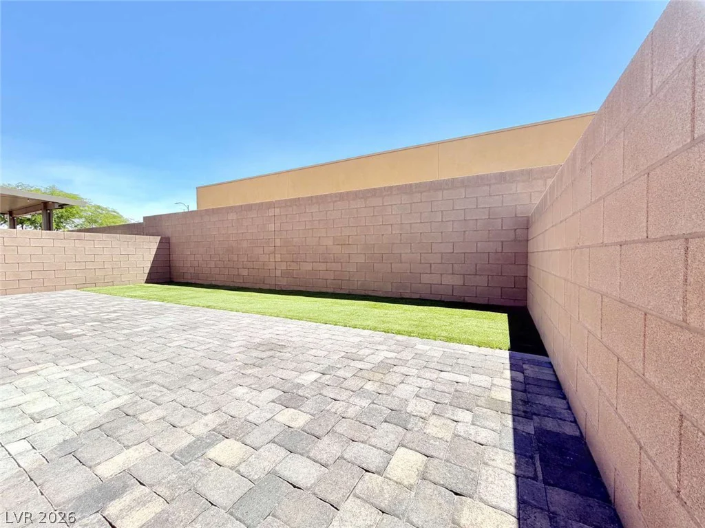 8616 Valley Village, Las Vegas, NV 89113