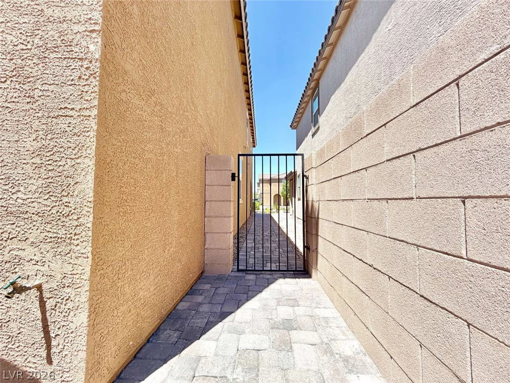 8616 Valley Village, Las Vegas, NV 89113