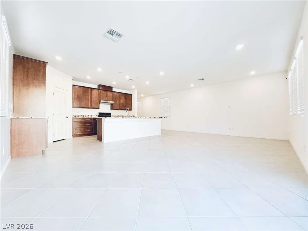 8616 Valley Village, Las Vegas, NV 89113
