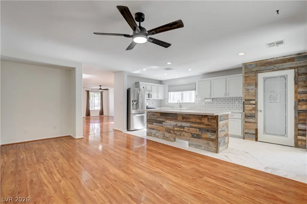 8560 Shady Pines, Las Vegas, NV 89143