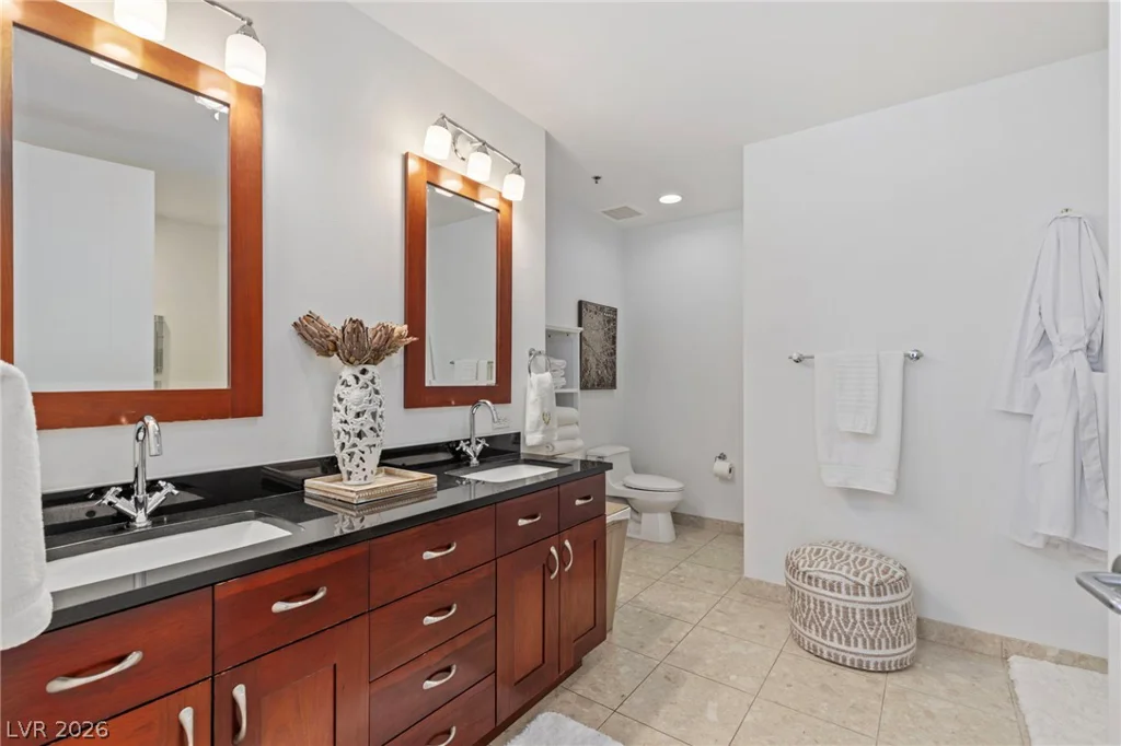 4525 Dean Martin, Las Vegas, NV 89103