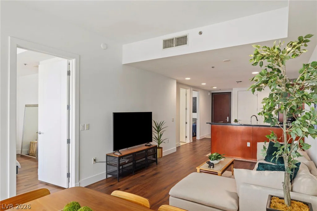 4525 Dean Martin, Las Vegas, NV 89103