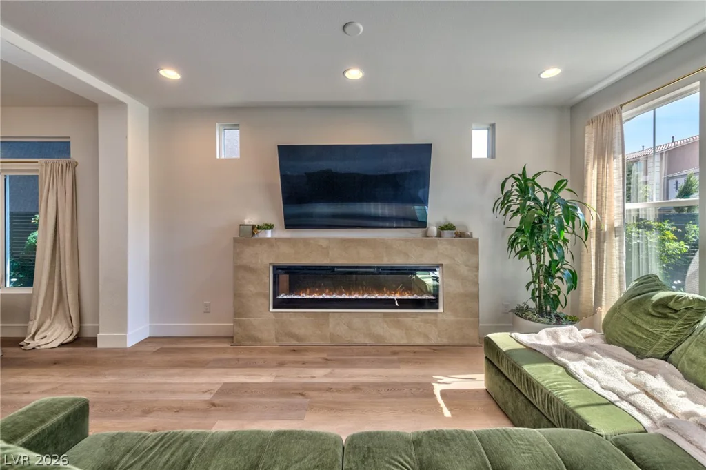 9758 Hawk Crest, Las Vegas, NV 89141