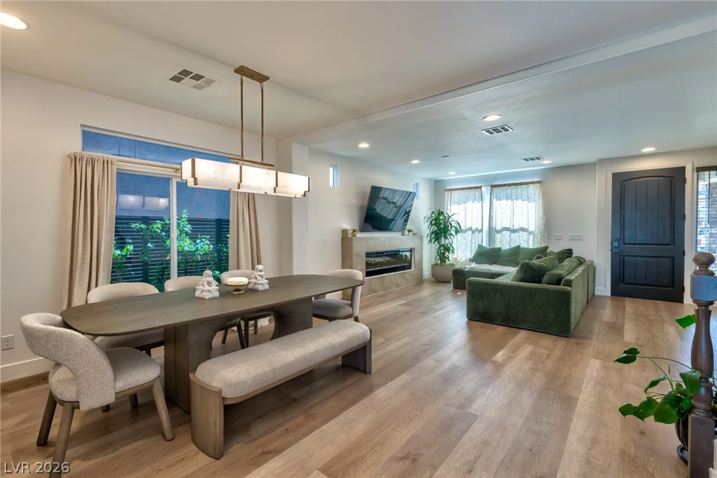 9758 Hawk Crest, Las Vegas, NV 89141