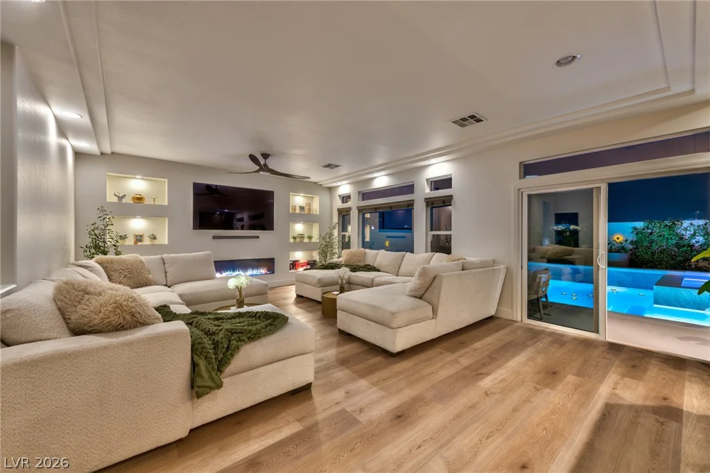 9758 Hawk Crest, Las Vegas, NV 89141