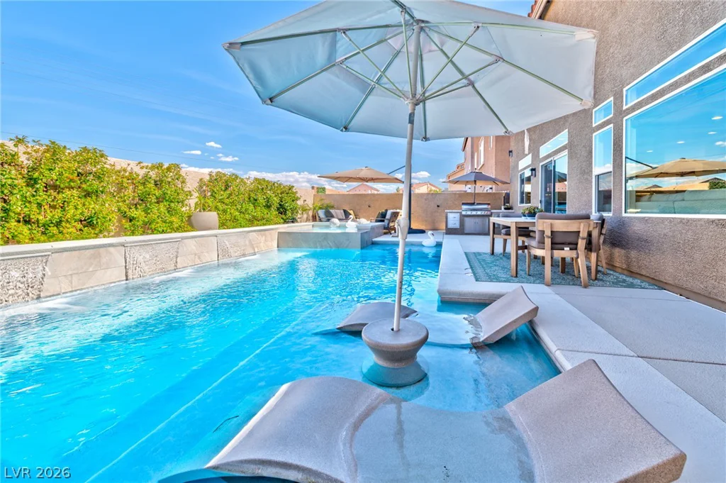 9758 Hawk Crest, Las Vegas, NV 89141