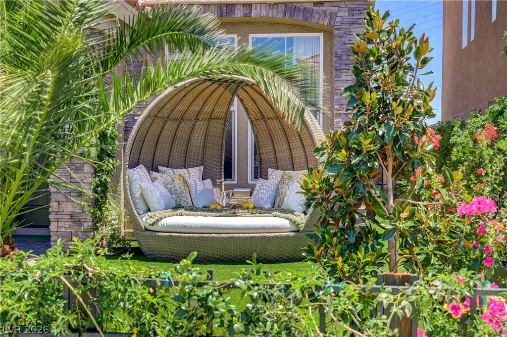 9758 Hawk Crest, Las Vegas, NV 89141