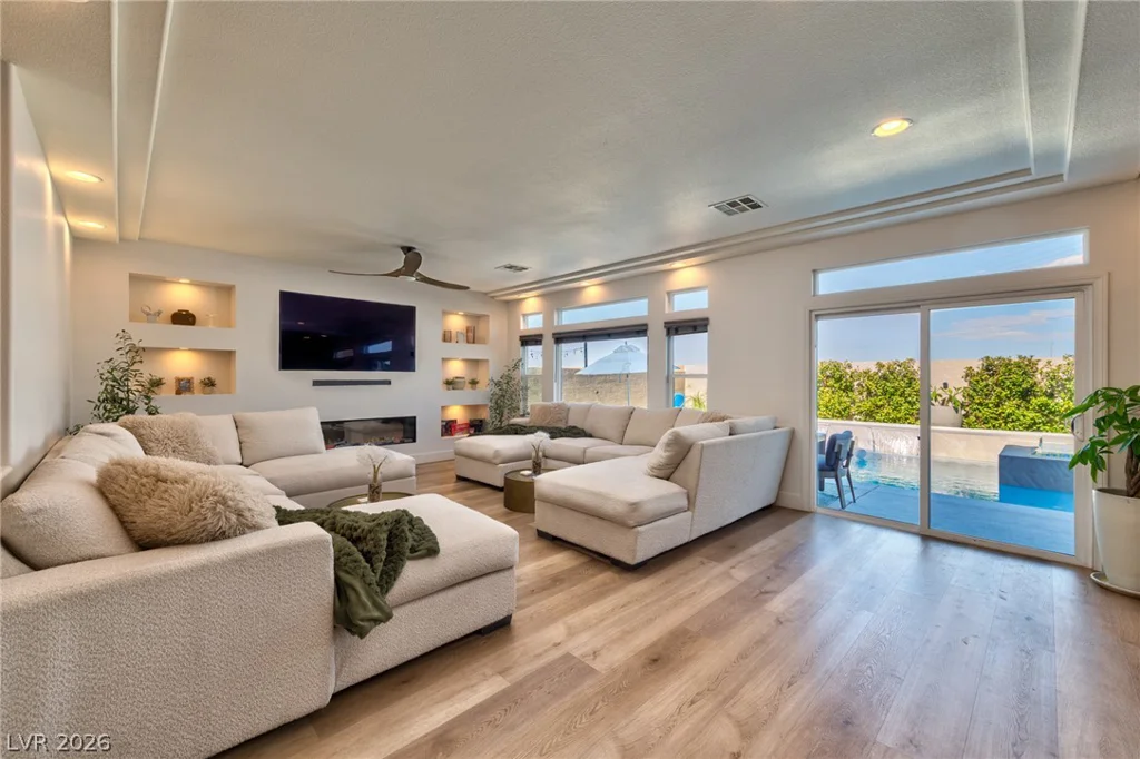 9758 Hawk Crest, Las Vegas, NV 89141