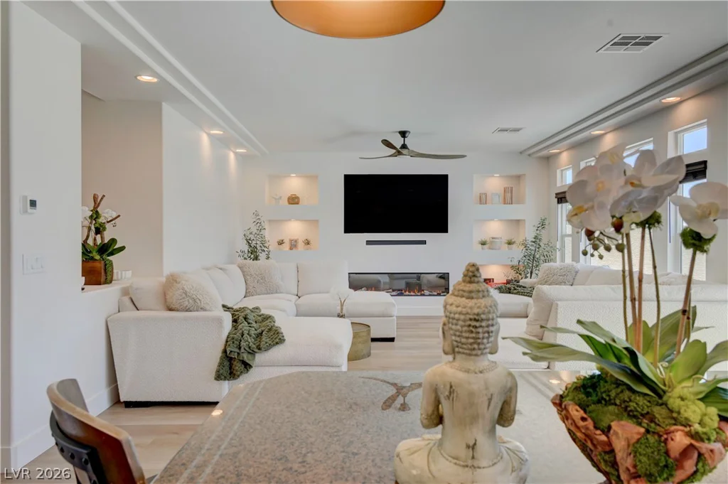 9758 Hawk Crest, Las Vegas, NV 89141