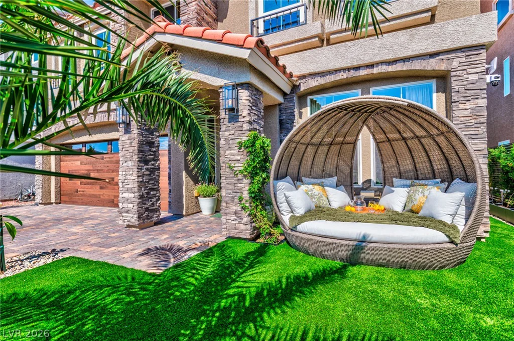 9758 Hawk Crest, Las Vegas, NV 89141