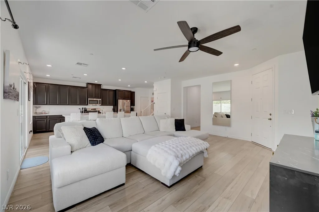 7204 Decatur, Las Vegas, NV 89131