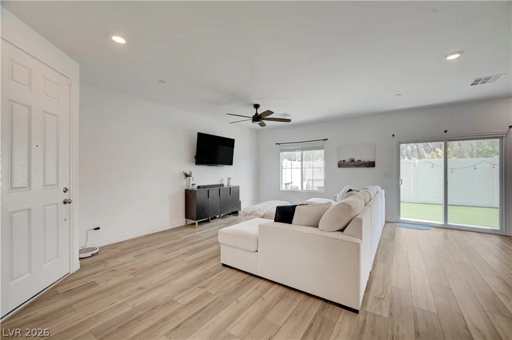 7204 Decatur, Las Vegas, NV 89131