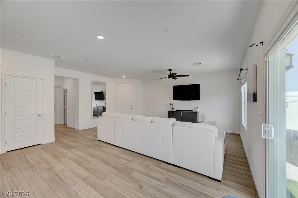 7204 Decatur, Las Vegas, NV 89131