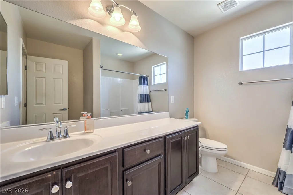 8025 Ancient Oaks, Las Vegas, NV 89113