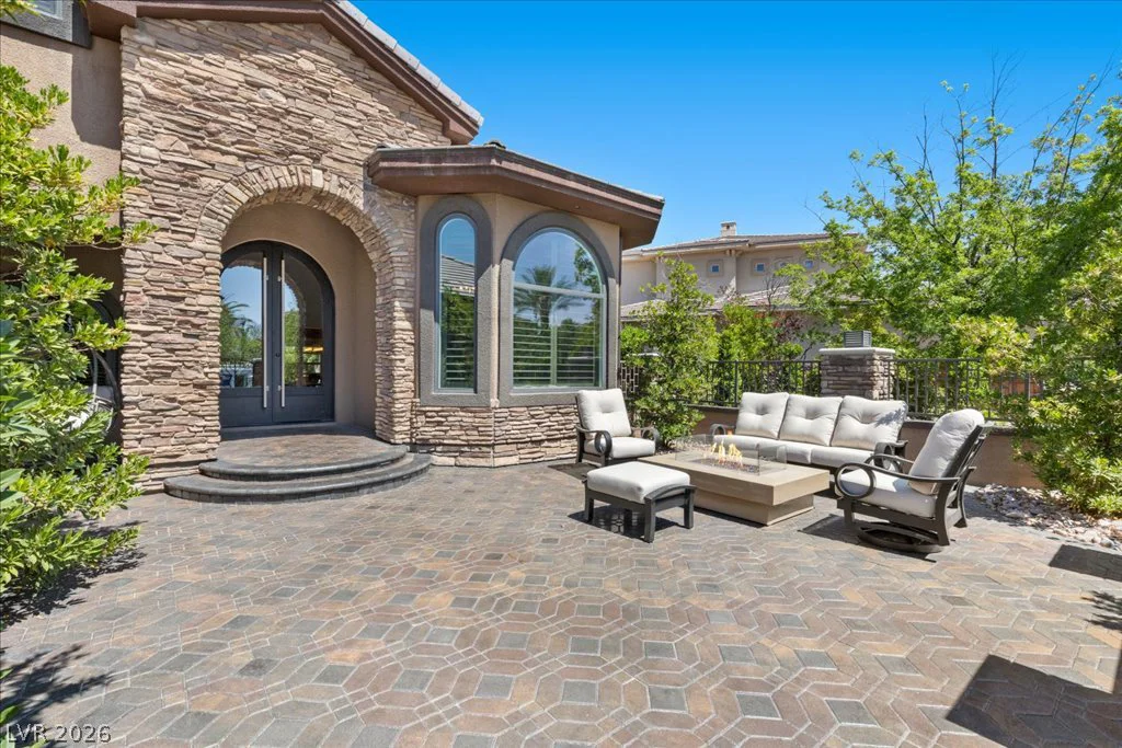 2985 American River, Las Vegas, NV 89135