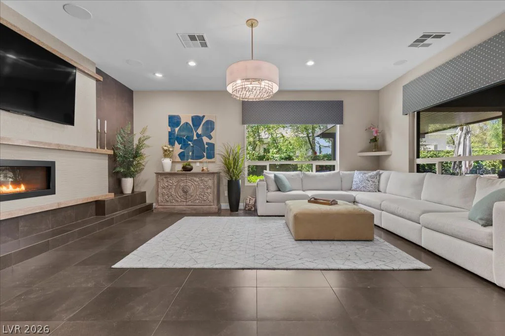 2985 American River, Las Vegas, NV 89135