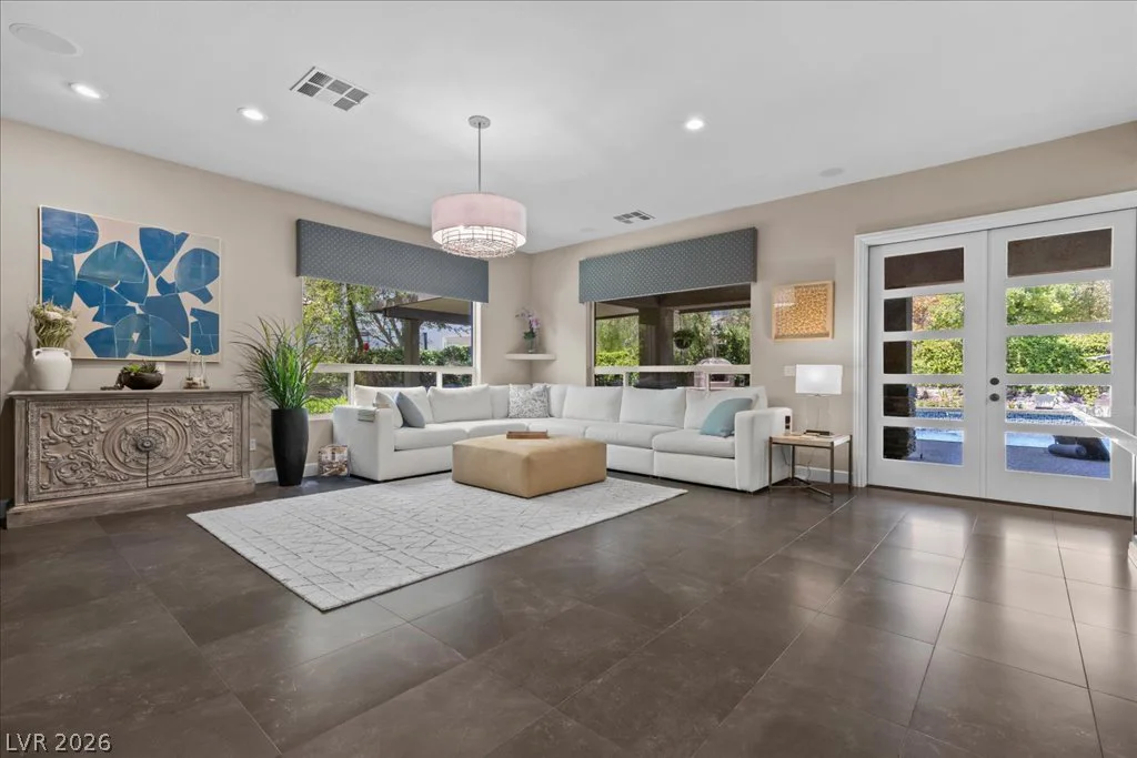 2985 American River, Las Vegas, NV 89135