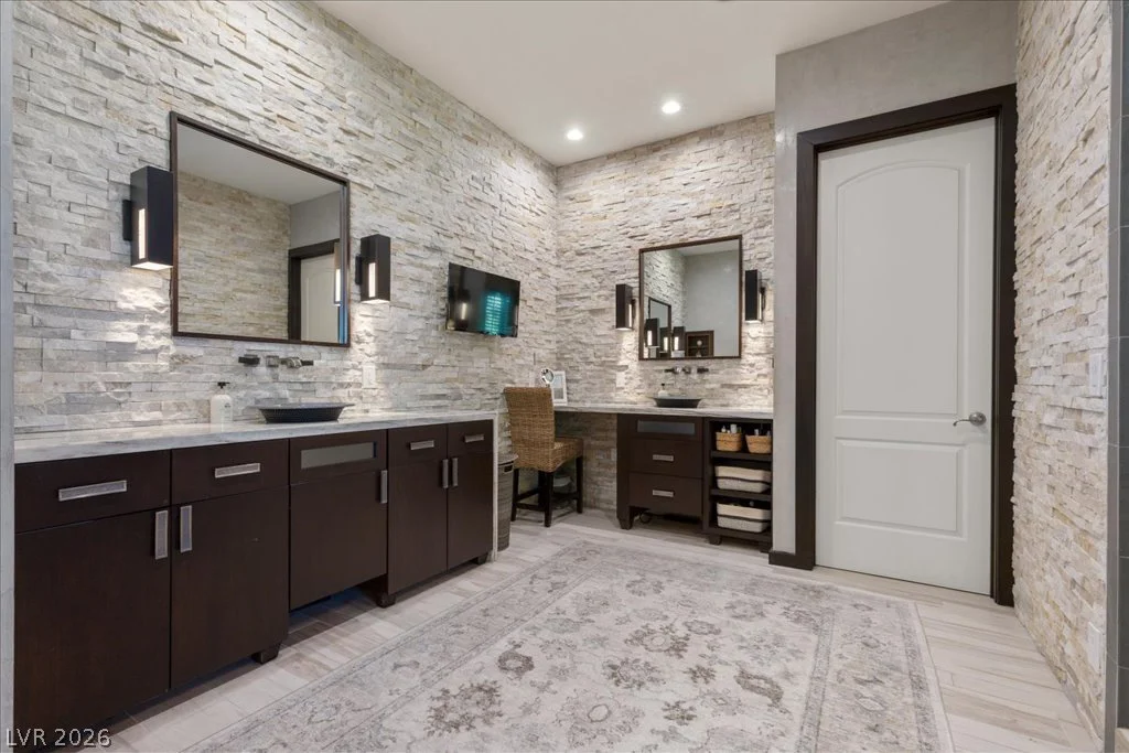 2985 American River, Las Vegas, NV 89135