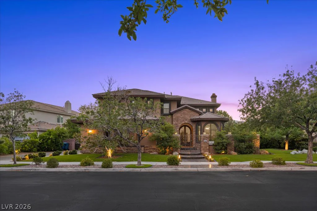 2985 American River, Las Vegas, NV 89135