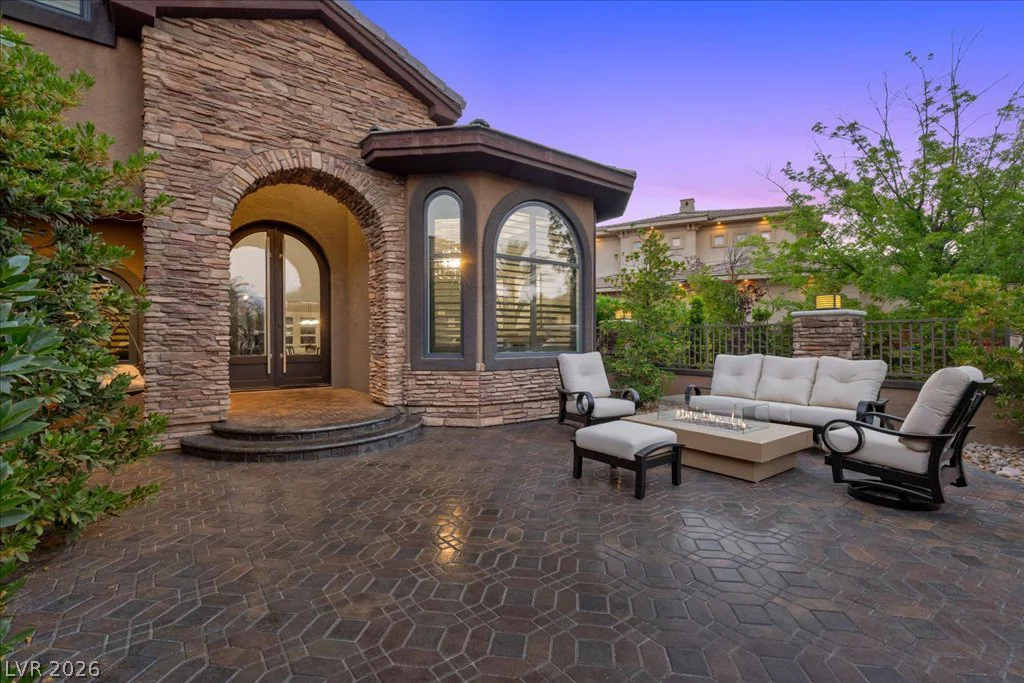 2985 American River, Las Vegas, NV 89135