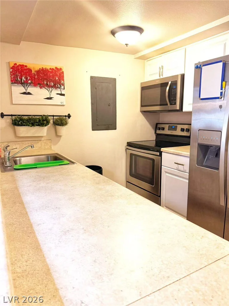 205 Harmon, Las Vegas, NV 89169