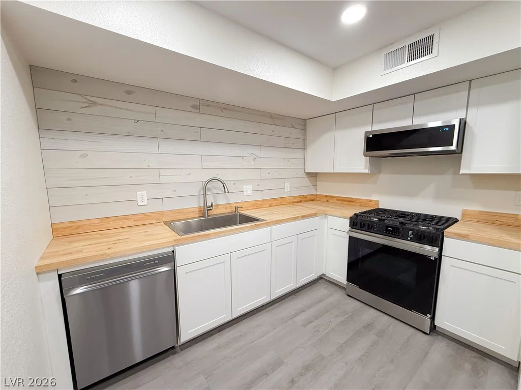 5224 Glen Eagles, Las Vegas, NV 89108