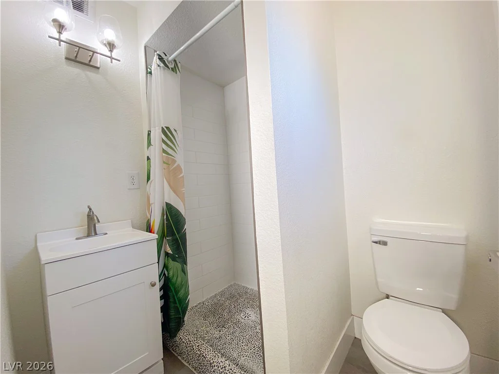 5224 Glen Eagles, Las Vegas, NV 89108